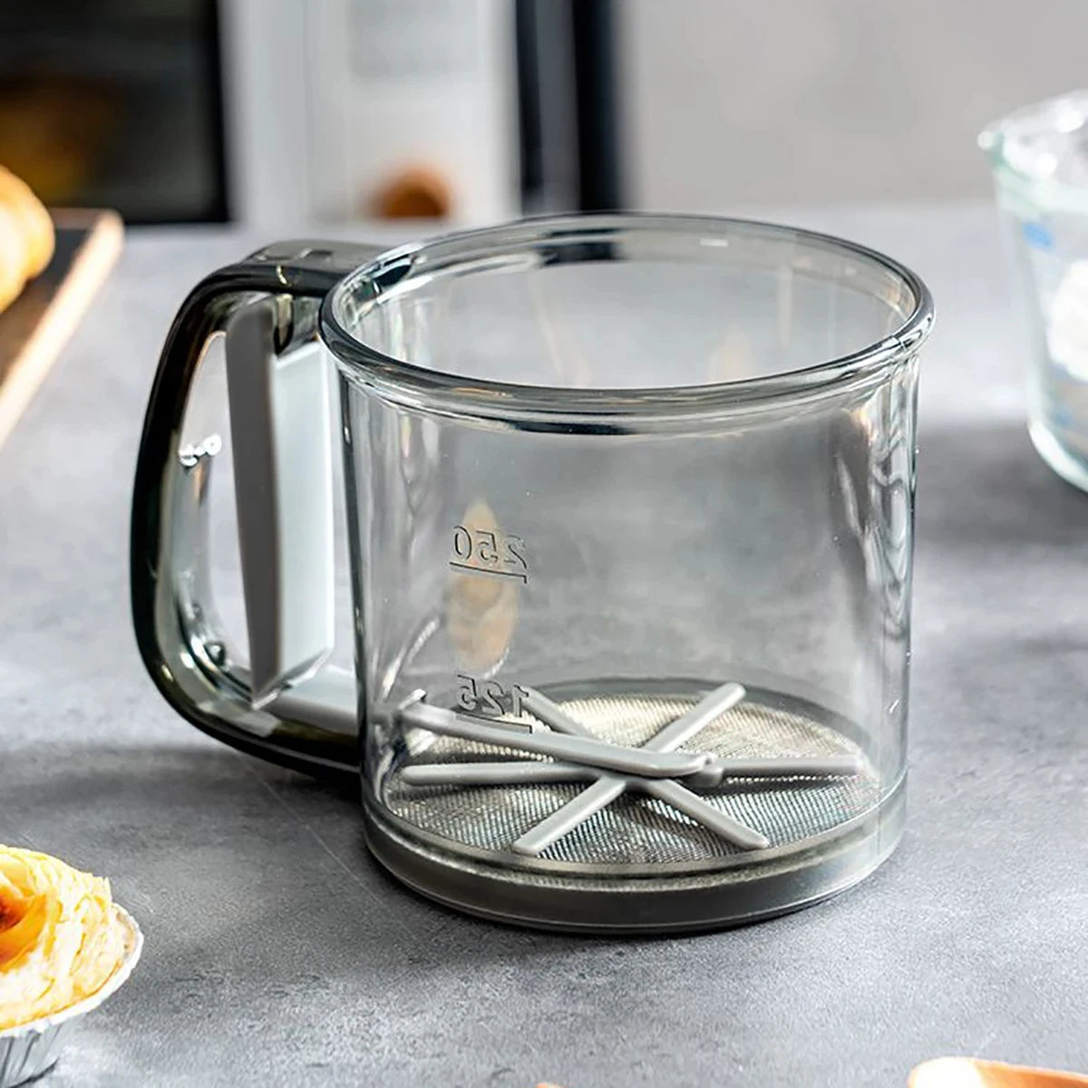 Kitchen Baking Cake Flour Sieve 40 Mesh Semi-automatic Filter Sieve Flour Sieve With Capacity Scale